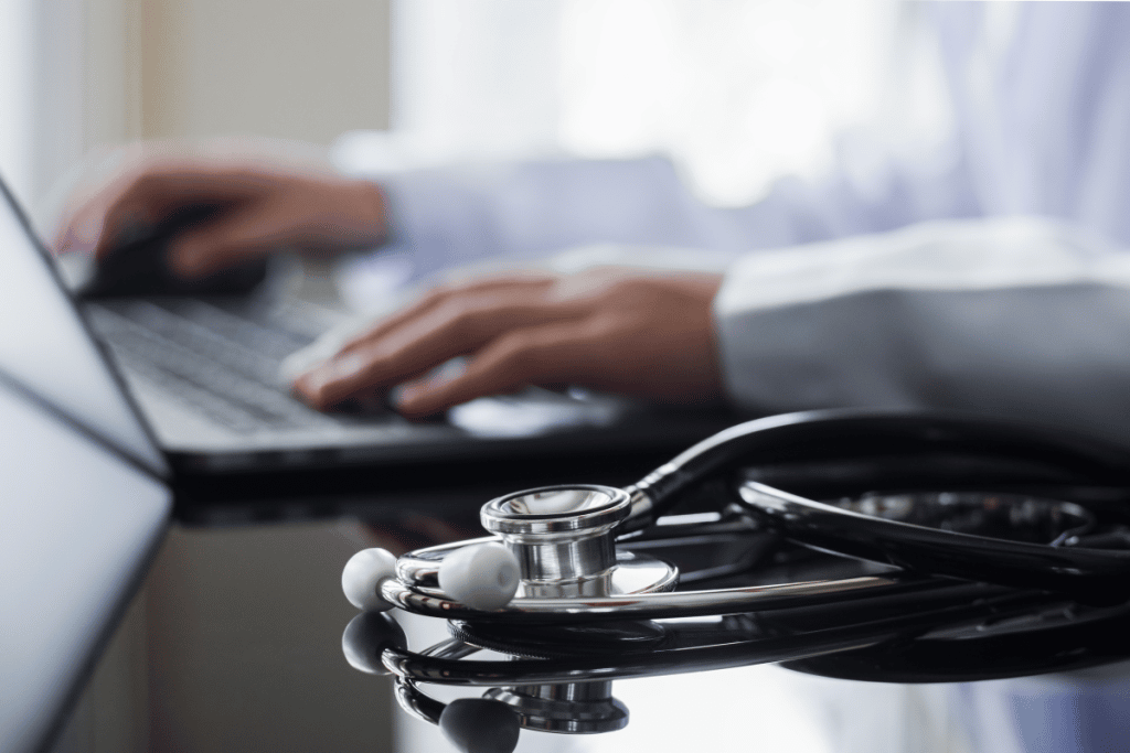 Oferecer resultado de exames online ajuda a ter mais organização