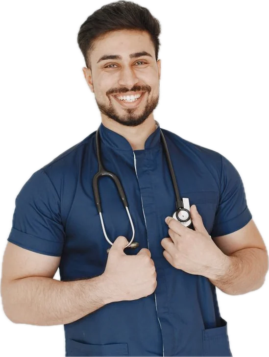 Fisioterapeuta sorrindo de uniforme azul