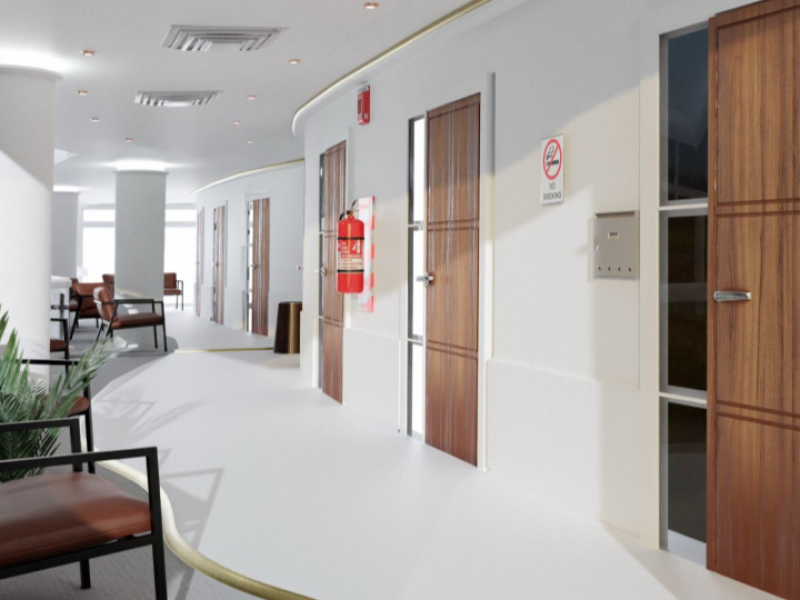 A imagem retrata o interior de um centro clínico ou executivo moderno, caracterizado por um design minimalista e funcional.